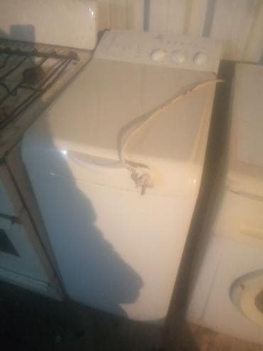 сушилка слива: Стиральная машина Indesit (вертикальная загрузка) узкая 5кг. - Тип — 1