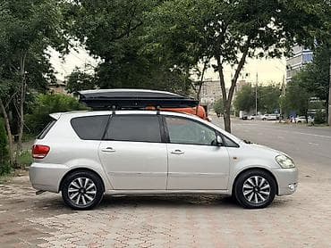 семиместное авто: Toyota Ipsum: 2002 г., 2.4 л, Автомат, Бензин, Минивэн — 4