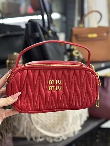 Компактные женские сумки с фирменной стёжкой и золотистой фурнитурой