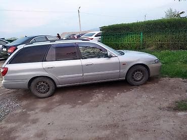 Универсал серебристого цвета. Просторный кузов с пятью дверями и