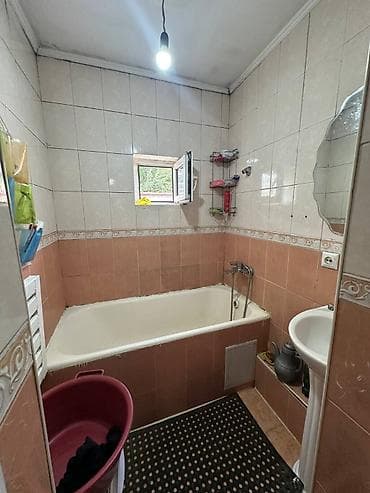 Дома: 🏡 Продаётся уютный дом в районе Пишпек 📍 Адрес: Район Пишпек 🌆 — 4