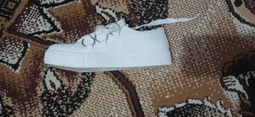 макаси: Размер 39.
Кеды макасы каждая пара по тысячи сом — 4