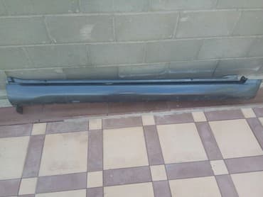 Продаю правый порог на форанер 285 кузов в сборе