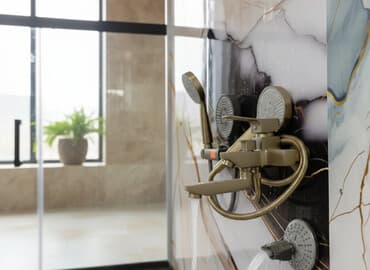 Смеситель для душа в бронзовом цвете с ручной лейкой. В комплект at lalafo.kg Смеситель для душа в бронзовом цвете с ручной лейкой. В комплект