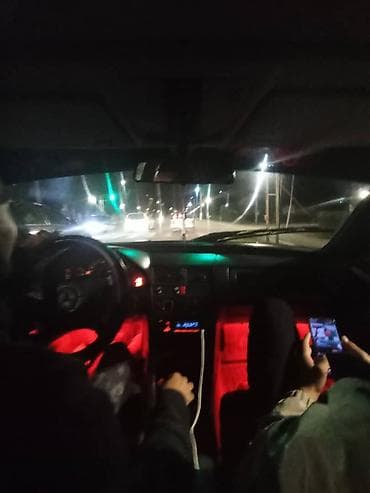 аварийный мерседес: Mercedes-Benz C 180: 1993 г., 1.8 л, Ручные, Бензин, Седан — 3