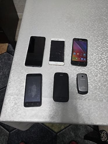 Poco: Набор старых мобильных устройств и планшет Состав лота (по фото): - — 1