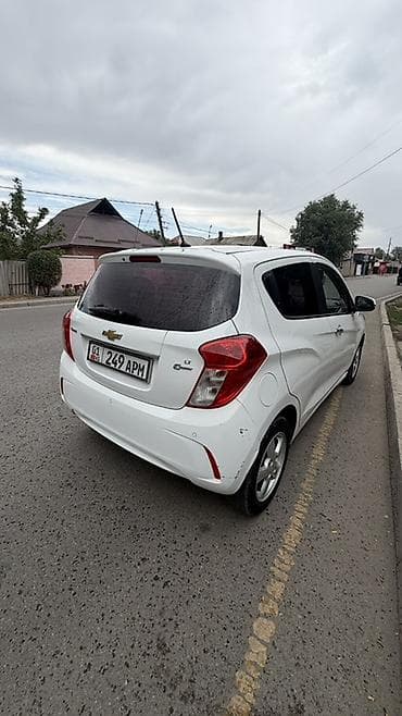 Продажа авто: Chevrolet Spark: 2016 г., Бензин, Хэтчбэк — 2