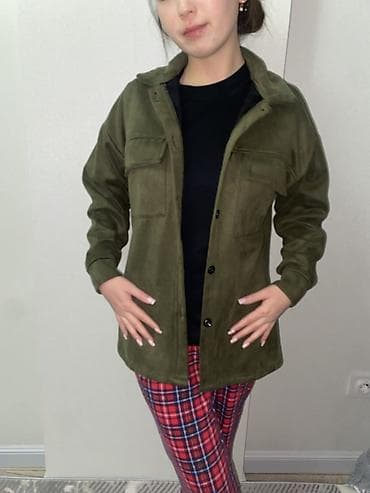демисезонная: Женская рубашка-куртка (шакет) цвета хаки. Теплая кофта, в идеальном — 3