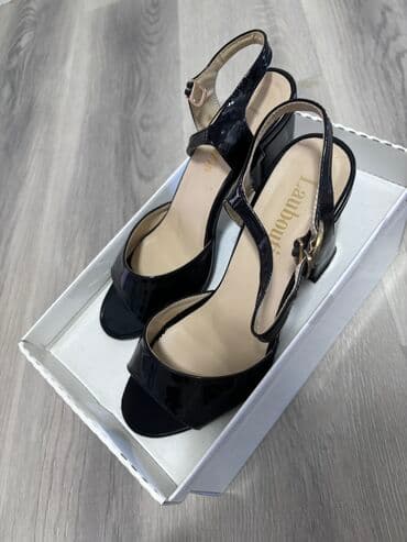 Продаю женскую обувь 37 размер, черная лакированная за 400сомов. В