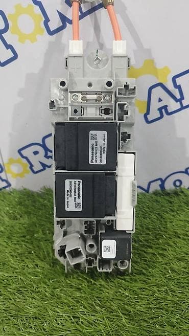 second tech: Ford Fusion v-2.0 hybrid 2013 год, блок предохранителей батарей — 1