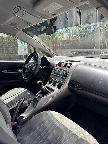 Toyota Auris: 2008 г., 2 л, Механика, Дизель, Хэтчбэк — 4