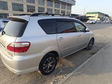 Транспорт: Toyota Avensis Verso: 2004 г., 2 л, Механика, Бензин, Минивэн — 4