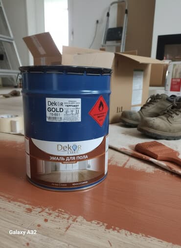 Эмаль для пола Dekor Luxe Gold – это водостойкая краска терракотового