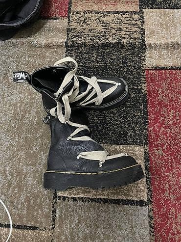 Ботинки и ботильоны: Ботинки, 40.5, Dr. Martens, Б/у, цвет - Черный, Самовывоз — 1