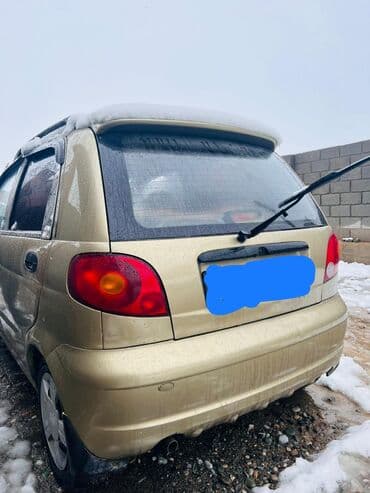 авто пулт: Городской хэтчбек компакт-класса, 5 дверей, золотистый цвет кузова — 6