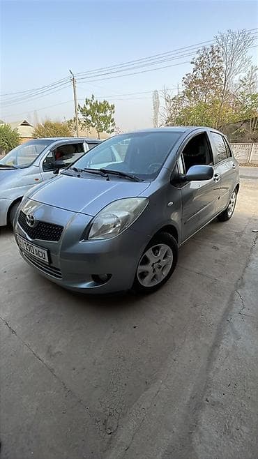 Toyota Yaris: 2008 г., 1.3 л, Кол менен иштөөчү, Бензин, Хетчбек — 5
