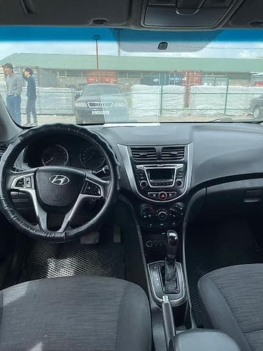 Hyundai Solaris: 2015 г., 1.6 л, Автомат, Бензин, Седан — 2