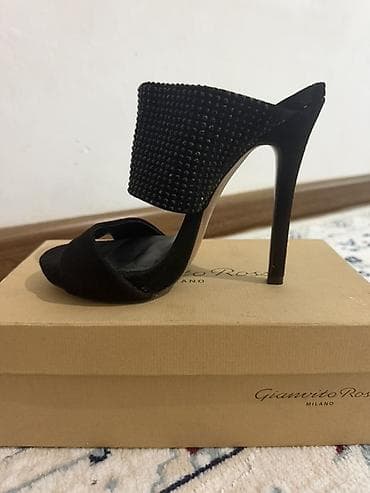 Босоножки, сандалии, шлепанцы: Элегантные женские мюли Gianvito Rossi Milano в черном цвете — 1