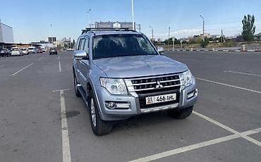 Mitsubishi Pajero (четырёхдверный внедорожник), серебристый металлик