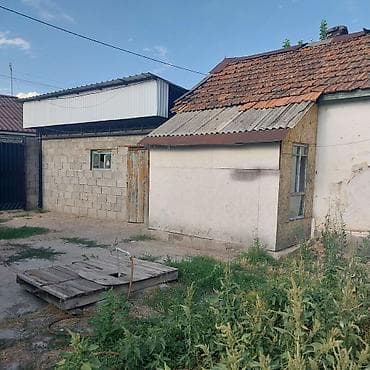 хоз постройки: Продаётся жилой дом с участком. - Дом одноэтажный, кровля из — 5