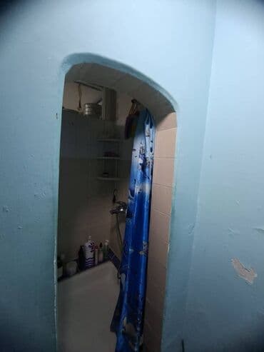 срочно продаётся 1 комнатная квартира в районе ошского рынка по улице молодая гвардия: 1 бөлмө, 25 м², Жатакана жана мейманкана түрүндө, 2 кабат, Косметикалык ремонт — 6