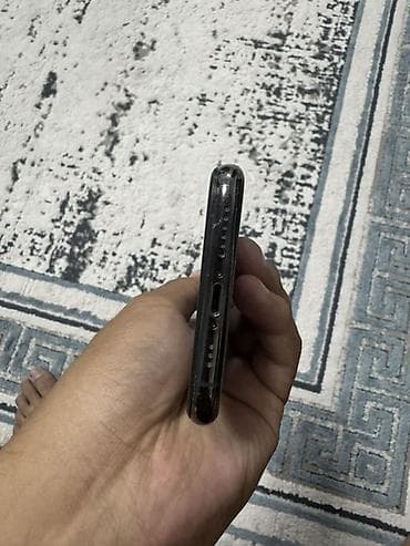 pixel 4a: Apple iPhone Pro в тёмно-зелёном цвете. Смартфон с большим — 8