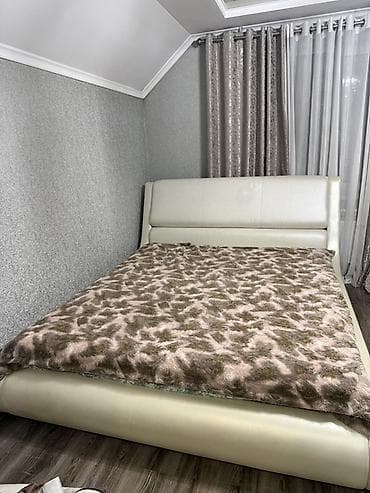 Двуспальная кровать Б/У в отличном состоянии с ортопедическим матрасом at lalafo.kg Двуспальная кровать Б/У в отличном состоянии с ортопедическим матрасом