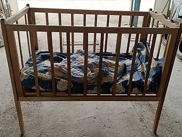 детская кроватка: Продам детскую кроватку есть матрац и одеялко . Всё в хорошем — 6