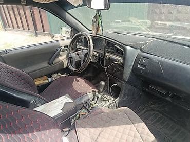 Унаа: Volkswagen Passat: 1989 г., Кол менен иштөөчү, Седан — 4