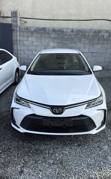 Toyota Camry: 2022 г., 1.8 л, Автомат, Бензиновая, Седан