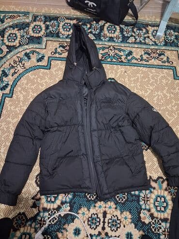 Спецодежда: Утеплённая куртка-пуховик черного цвета - Силуэт: прямой, объемный — 1