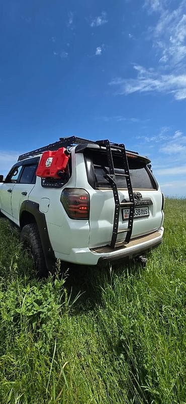 4х4 машина: Toyota 4Runner: 2022 г., 4 л, Автомат, Бензин, Внедорожник — 8