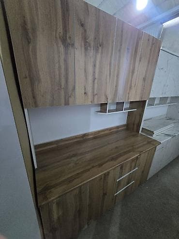 шкаф для кухнии: Кухонный гарнитур 
Размер: длина 1,5м
Доставка по городу есть — 3