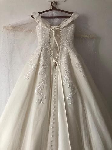 Прокат одежды: Свадебное платье (Италия) Цвет: Айвори. Фасон: Открытые плечи, есть — 4