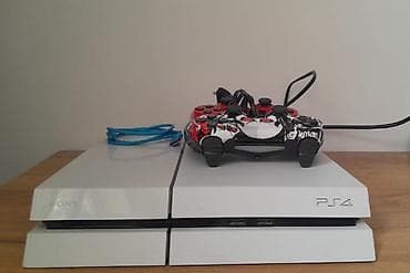 iphone 17 pro max: Продаю PlayStation 4 FAT 500 GB (светло-белый цвет). В комплекте: — 2 — 3