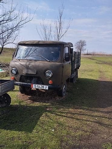 Продаю на запчасти машина в целом состоянии но не едет . 2 года стоит