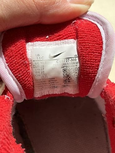 обувь для фудбола: Nike детские кроссовки, б/у в хорошем состоянии. Приехать померить — 2