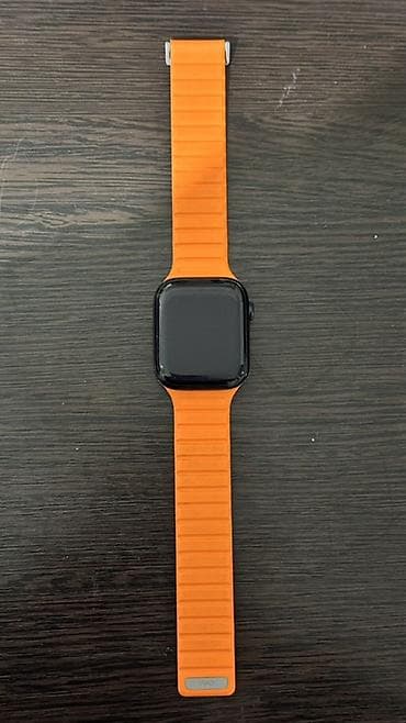 Apple Watch 8 серии, состояние идеальное, в комплекте зарядка и 2