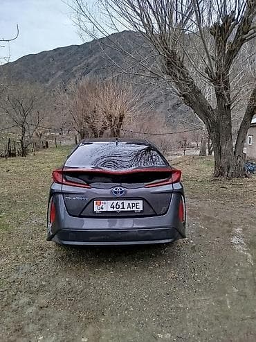 camry 50 xle: Toyota Prius: 2017 г., 1.8 л, Автомат, Гибрид, Хэтчбэк — 4