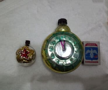 Другие предметы коллекционирования: Часы- игрушка ёлочная,целая без сколов и трещин игрушка Маленькая скол — 1