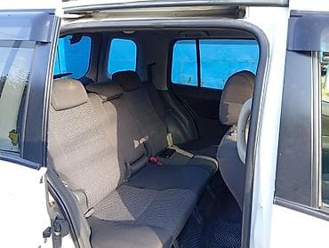 transporter multivan: Toyota Raum: 2003 г., Автомат, Бензин, Хэтчбэк — 4