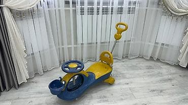 электрони машина: Детская машина-каталка/самокат Wiggle Car (инерционная “крутилка”) для — 1