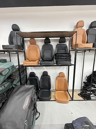 выставка: Металлические торговые стеллажи/стойки-рамки для шоурума и магазина - — 3