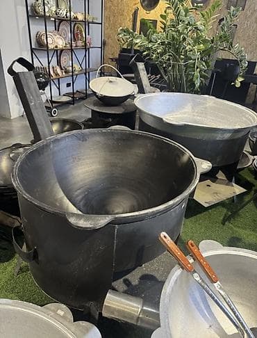 Чугунные казаны с печами для приготовления на открытом огне -
