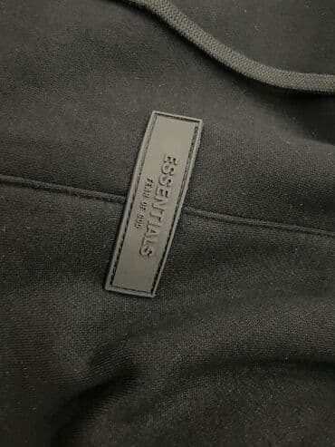 срочно продаю в связи с переездом: Штаны черные Essentials Состояние идеал, новый Тип: немного бегги — 2