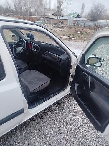 Продажа авто: Volkswagen Golf: 1992 г., 1.8 л, Ручные, Бензин, Хэтчбэк — 8