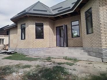 строит дом: Фундамент стяжка штукатурка кирпич полистирол блок крыша обшивка — 8