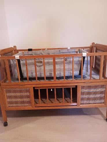 деревянный сундук: Детская деревянная кроватка с нижним отсеком для хранения - Материал — 2