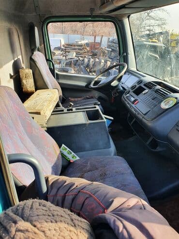 Автозапчасти: Продаю кабина на атего спальник и без спальник привозной — 10
