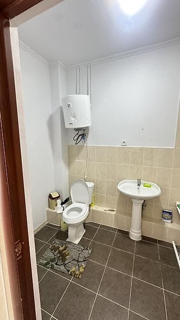 почасовые квартиры: Квартира, ЦО Asia Palace, Сары-Ой, Детская площадка, Парковка, стоянка, Охраняемая территория — 3